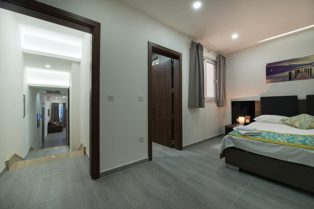 Hacienda * Sliema